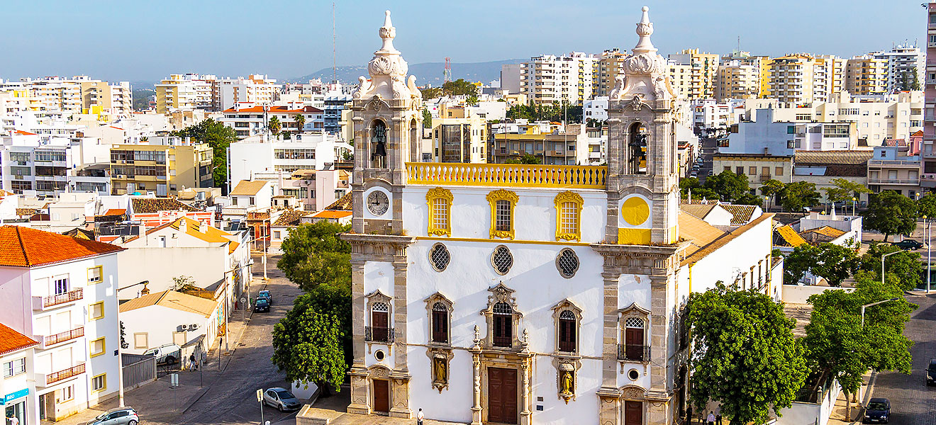Igreja do Carmo - 18th century Catholic church in Faro